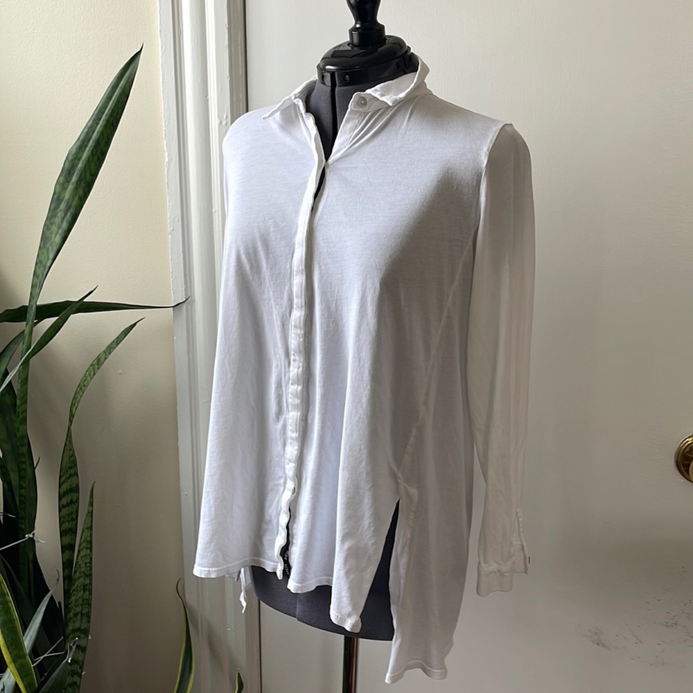 Eileen Fisher white cotton button-down. S/P.